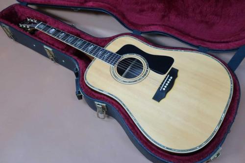 Guild D-100 / G-Mark Head Inlay・Original Peg・Solid Abalone Body Trim and Rosette and Fingerboard Inlay・Ebony Fingerboard and Bridge・Solid AA Sitka Spruce Top・Solid Indian Rosewood Side and Back【With Origina