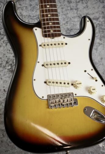 Fender 1965 Stratocaster / 3Tone Sunburst [3.63kg]