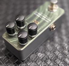 One Control Hooker's Green Bass Machine 4K_3