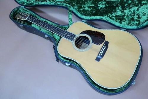 Cat's Eyes CE-2500 / Torch Inlay・U.S.A Grover 102G Peg・Ezo Spruce Top・Jacaranda Side and Back・ Snowflakes Cat’s Eye Inlay・Solid Abalone Trim and Rosette・Ebony Fingerboard and Long Saddle Bridge・本鼈甲 Pick guard 【W