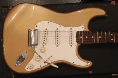 Fender 1965 Stratocaster "Shoreline Gold Finish"_3
