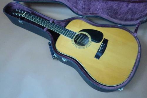 S.Yairi YD-303 / Original  S.yairi Peg・Solid Spruce Top・Side and Back Siam-Gaki (Ziricote)・Ebony Fingerboard and Bridge・White and Black Multi Binding・Under Finish Black Pick guard  【With Hard Case】  1976年製