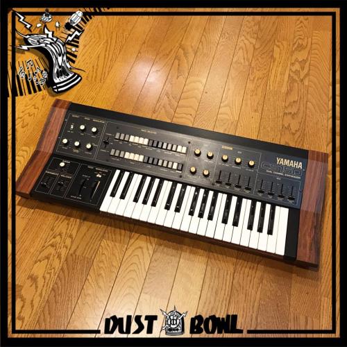 YAMAHA CS15D DUAL CHANNEL SYNTHESIZER