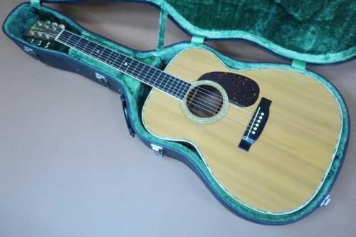 Cat's Eyes CE-2000S / Limited Product Model・C.F Martin Inner Stamp・Abalone Trim and Rosette・Spruce Top・Jacaranda Side and Back・Ebony Fingerboard and Bridge・Long Saddle【With Original Case】1978年製