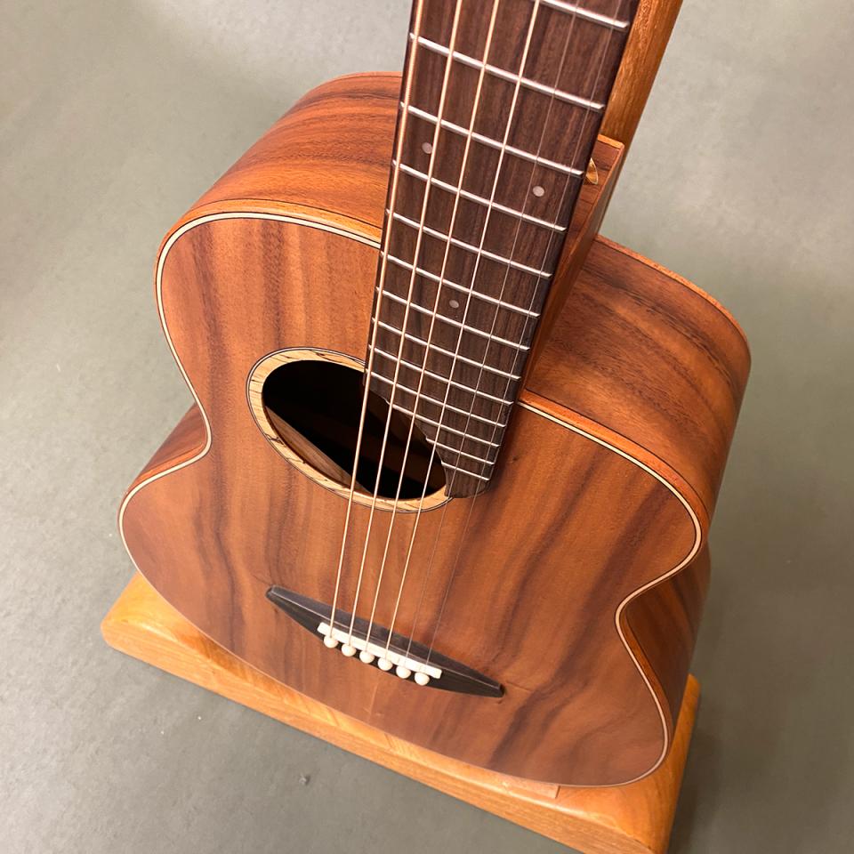 aNueNue （アヌエヌエ）M30　トップ単板、オールアカシアギター aNueNue （アヌエヌエ）M30 トップ単板、オールアカシアギター