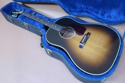 Gibson J-45VS / Vintage Sunburst・ Original Peg・Solid Spruce Top・Solid Mahogany Side and Back・Mahogany Neck・Rosewood Fingerboard・60s One Ring Rosette・Teardrop Pick guard【With Original Hard Case】2006年製