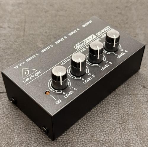 BEHRINGER MX400