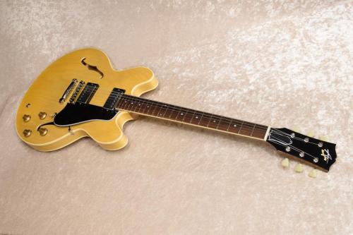 Archtop Tribute AT135STP