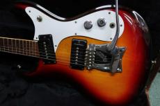 Mosrite ’65 The Ventures Model U.S.A / Zero fret Width at Brass Nut 40mm ・Basswood With German Curve Contour・Rosewood Fingerboard・ Vibrato unit and Roller Bridge 【With Original Alligator Case】  1990年製_2