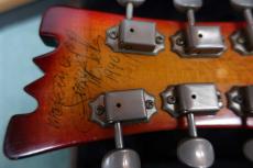 Mosrite ’65 The Ventures Model U.S.A / Zero fret Width at Brass Nut 40mm ・Basswood With German Curve Contour・Rosewood Fingerboard・ Vibrato unit and Roller Bridge 【With Original Alligator Case】  1990年製_9