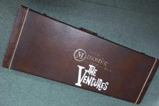 Mosrite ’65 The Ventures Model U.S.A / Zero fret Width at Brass Nut 40mm ・Basswood With German Curve Contour・Rosewood Fingerboard・ Vibrato unit and Roller Bridge 【With Original Alligator Case】  1990年製_17