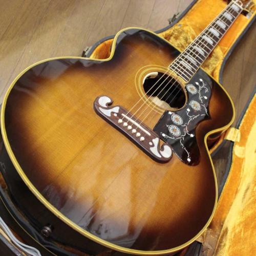 Gibson J-200 Sunburst サンバースト 1968年製です