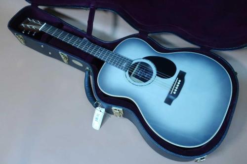 Martin OMJM John Mayer 20th Anniversary / Platinum Gray Burst・Engelmann Spruce Top・Solid Rosewood Side and Back・Ebony Fingerboard・Herringbone Trim・Abalone Rosette・With Fishman Gold Plus Natural 1【With Origin