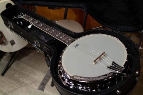 ARIA SB-40　5弦バンジョー 　ハードケース付き　マイク搭載アンプに繋げる　エレキバンジョー　Banjo