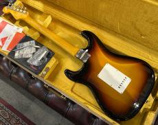 Fender American Vintage II 1961 Stratocaster 3-Color Sunburst【3.46kg/2024年製USED】_9