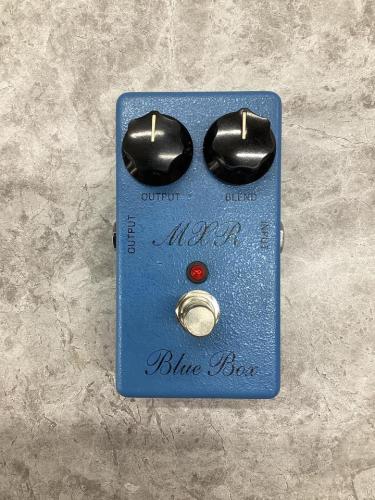 MXR Blue Box スクリプトロゴ