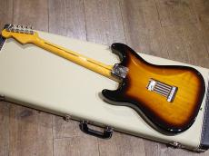 Fender Eric Johnson Stratocaster Maple 2-Color Sunburst_3