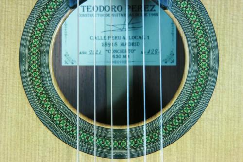 Teodoro Perez [テオドロ・ペレス] CONCIERTO/630mm　杉/マダガスカルローズウッド