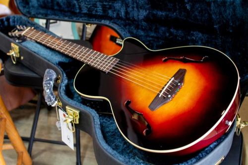 K.Yairi  KYF-1　エレアコ　アンプに繋げる　PICKUP付 【 Kヤイリ KYF 　PU搭載 】