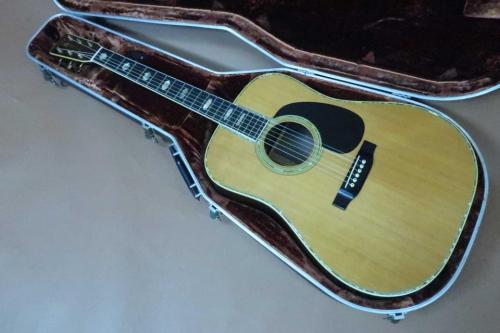 Martin D-45 / Solid Spruce Top・Solid Rosewood Side and Back・Vertical Logo・Solid Abalone Trim and Rosette・Hexagons Inlay・Mahogany 1P Neck・Ebony Fingerboard and Bridge【With Original Hard Case 】1985年製