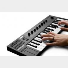 NATIVE INSTRUMENTS KOMPLETE KONTROL M32_3
