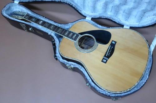 YAMAHA LL-53D Custom Jacaranda / Original Peg・Solid Abalone Trim・Double Ring Abalone Rosette・Solid Ezo Spruce Top・Solid Jacaranda Side and Back・Ebony Fingerboard and Bridge・Original Black Pick guard・Signed T