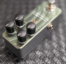 One Control Hooker's Green Bass Machine 4K_4