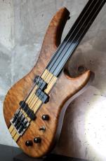 B.C.Rich USA Innovator Fretless Bass '95