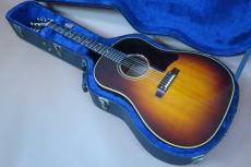 Gibson Custom Shop 1967 J-45 ADJ VOS / Narrow Neck (40mm)・Spruce Top・Mahogany Side and Back・Gibson DBL Ling DNL Line Peg・2-Ling Rosetta・Adjustable Saddle and Jacaranda Saddle・Large Pick Guard