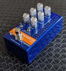 Empress Effects Compressor MK2  Blue Sparkle_3