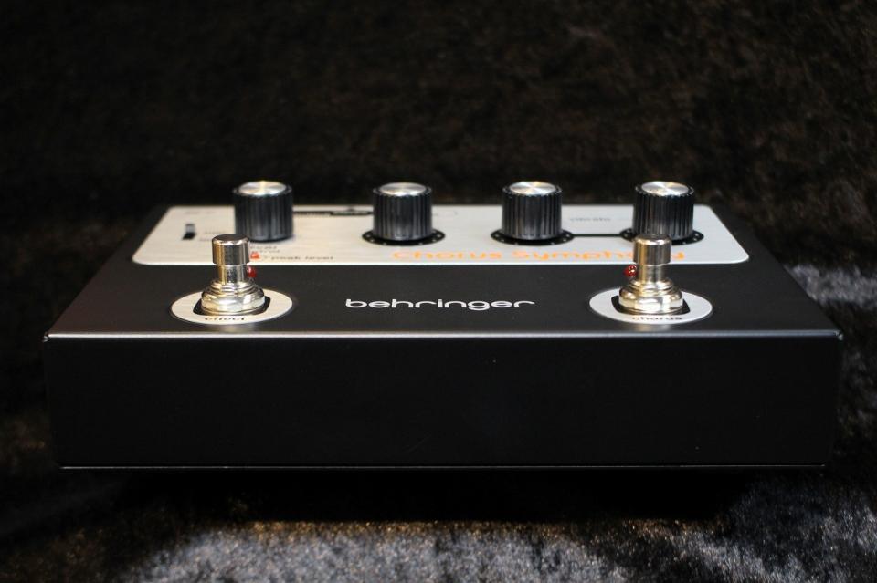 BEHRINGER CHORUS SYMPHONY【CE-1モチーフペダル】【BBD回路搭載