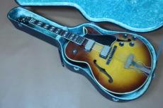 Greco FA-700 / ES-175Type・Arched Maple and Spruce Top・Maple and Mahogany Side and Back・Mahogany Neck・The Groove Pickup X 2・Lacquer Finish【With Hard Case】1982年製