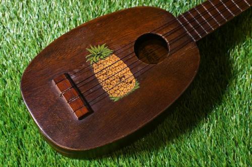 Kamaka SOPRANO PINE 【ブルー・クレスト・デカール 1920s】