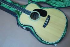 Cat's Eyes CE-2000S / Limited Product Model・Cat’s Eyes and C.F Martin Double Inner Stamp・Abalone Trim and Rosette・Spruce Top・Rosewood Side and Back・Ebony Fingerboard and Bridge・Long Saddle【With Original Hard Cas_2