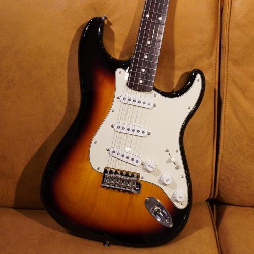 Fender FSR MIJ Traditional 60s Stratocaster, Rosewood fingerboard, 3-Color Sunburst 2021