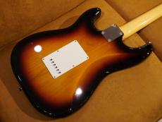 Fender FSR MIJ Traditional 60s Stratocaster, Rosewood fingerboard, 3-Color Sunburst 2021_8