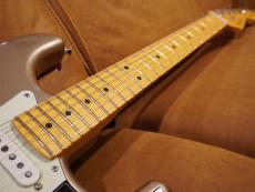 Fender American Professional Classic Stratocaster, Maple Fingerboard, Faded Firemist Gold_4