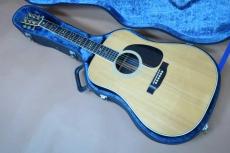 Cat's Eyes CE-1200 / Cat’s Eye and C.F Martin Double Inner Stamp・Torch Inlay・U.S.A Grover Peg・Solid Spruce Top・Solid Rosewood Side and Back・ Herringbone Binding・Under Snow flakes Inlay・Finish Pick guard 【With Or