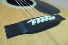 Cat's Eyes CE-1200 / Cat’s Eye and C.F Martin Double Inner Stamp・Torch Inlay・U.S.A Grover Peg・Solid Spruce Top・Solid Rosewood Side and Back・ Herringbone Binding・Under Snow flakes Inlay・Finish Pick guard 【With Or_14