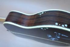 Tetsuzo Shiga (志賀鉄三)  YK-100 TM-Style Custom / Solid Sitka Spruce Top・Solid Cocobolo Side and Back・Ebony Fingerboard and Bridge・000-45 Style Abalone Trim and 桜吹雪 Fingerboard and Body Inlay・本鼈甲 Pick guard【With Boblen  Hard _3