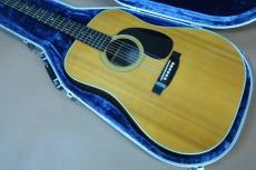 Martin D-28 / Original Grover Peg・Solid Spruce Top・Solid Rosewood Side and Back・Ebony Fingerboard and Bridge・Mahogany 1P-Neck・Black pick guard【With Original Blue Case】  1976年製_2