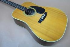 Martin D-28 / Original Grover Peg・Solid Spruce Top・Solid Rosewood Side and Back・Ebony Fingerboard and Bridge・Mahogany 1P-Neck・Black pick guard【With Original Blue Case】  1976年製_3