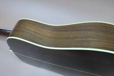 Martin D-28 / Original Grover Peg・Solid Spruce Top・Solid Rosewood Side and Back・Ebony Fingerboard and Bridge・Mahogany 1P-Neck・Black pick guard【With Original Blue Case】  1976年製_4