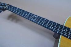 Martin D-28 / Original Grover Peg・Solid Spruce Top・Solid Rosewood Side and Back・Ebony Fingerboard and Bridge・Mahogany 1P-Neck・Black pick guard【With Original Blue Case】  1976年製_9