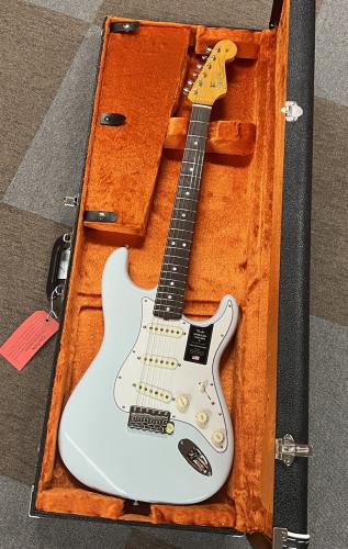 Fender American Vintage II 1965 Stratocaster, Round-Lam Rosewood Fingerboard, Sonic Blue