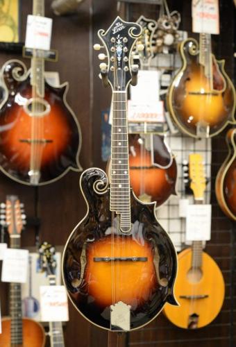 Loar LM-600-VS Hand-Carved Mandolins
