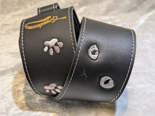 Grande uomo 【特注】黒ねこ刺?ストラップ 足跡Verダイヤモンドカラー 