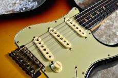 Fender Custom Shop 1960 Stratocaster J.Relic 3-Color Sunburst CZ5777650【漆黒指板、軽量3.45kg】_9