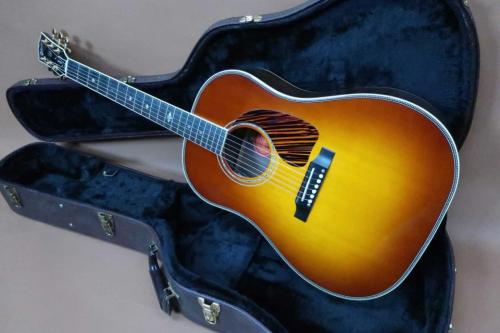 Gibson J-45 Custom / Original Grover Peg・Solid Spruce Top・Solid Rosewood Side and Back・Richlite Fingerboard and Bridge・Abalone Rosette・Teardrop Pick guard・With Original L.R Baggs VTC  【With Original Hard Cas