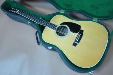 Martin D-35 Brazilian Rosewood / Solid Sitka Spruce Top・Solid Brazilian Rosewood Side and Back・PAT Grover 102 Peg・Ebony Fingerboard and Bridge・Tortoise Color Pick guard・T-Bar Rod【With Original Snake Head Har